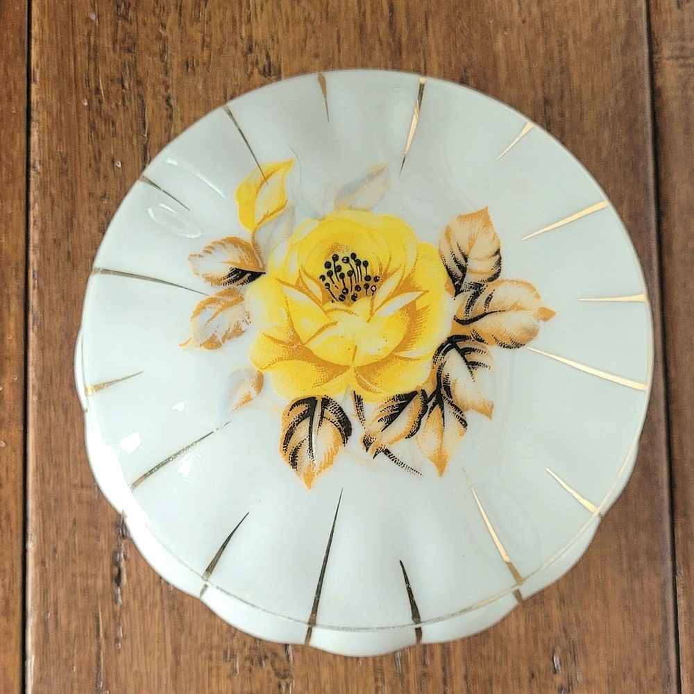 Vintage Hand Painted Lidded Trinket Dish W/Yellow Flowers Gold Trim Accent Japan